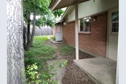 423 Columbia Circle, Irving, TX 75062 - Photo 33
