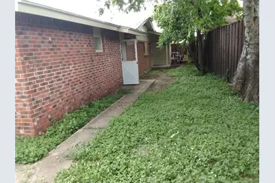 423 Columbia Circle, Irving, TX 75062 - Photo 17