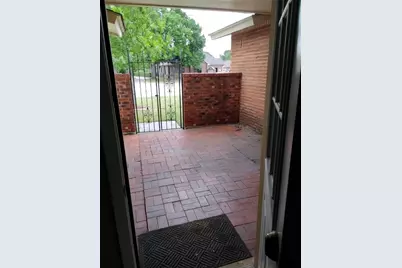 423 Columbia Circle, Irving, TX 75062 - Photo 5