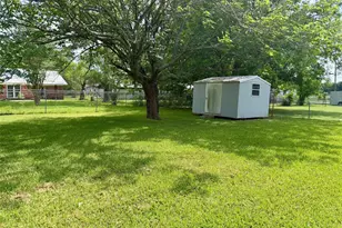 802 W 4th St, Clarksville, TX 75426 - Photo 9