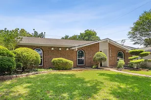 1405 Carnation Dr, Lewisville, TX 75067 - Photo 3