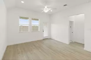 5915 Laurel Lk Ln, Pilot Point, TX 76258 - Photo 17