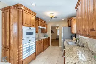 15 Pyracanthia Cir, Abilene, TX 79605 - Photo 11