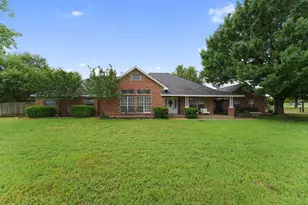 302 Thorntree Dr, Ovilla, TX 75154 - Photo 1