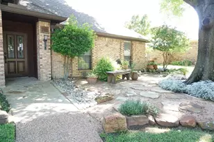 715 Clayton Cir, Coppell, TX 75019 - Photo 3