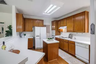2400 Manchester Dr, Carrollton, TX 75006 - Photo 11