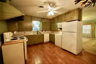804 Kentucky St, Graham, TX 76450 - Photo 3