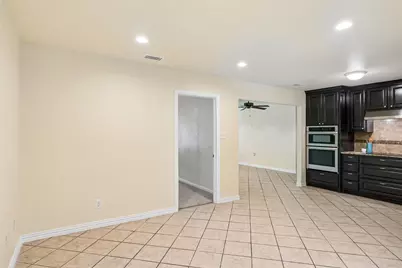 1042 SW 3rd Street, Grand Prairie, TX 75051 - Photo 11