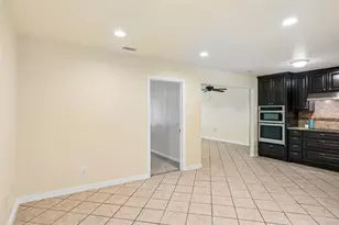1042 SW 3rd St, Grand Prairie, TX 75051 - Photo 11