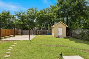 1042 SW 3rd St, Grand Prairie, TX 75051 - Photo 23