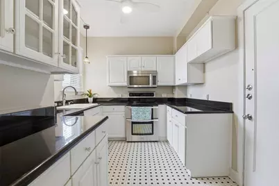 2306 Park Place Avenue #10B, Fort Worth, TX 76110 - Photo 11