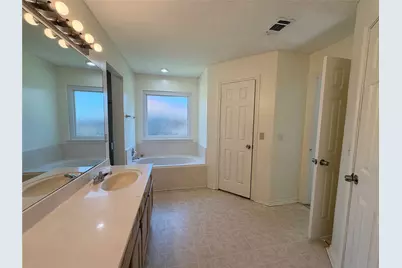 805 Hillbrooke Drive, Arlington, TX 76001 - Photo 13