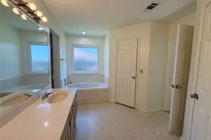 805 Hillbrooke Dr, Arlington, TX 76001 - Photo 13