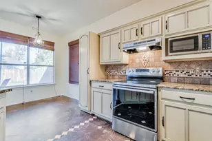 911 Harwood Ct, Euless, TX 76039 - Photo 13