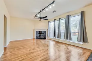 911 Harwood Ct, Euless, TX 76039 - Photo 5