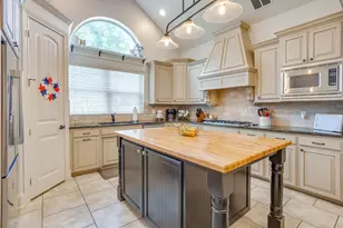 711 Flamingo Cir, Burleson, TX 76028 - Photo 17