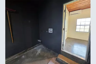 2023 E Illinois Avenue, Dallas, TX 75216 - Photo 23