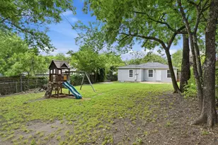 304 W Texas St, Denison, TX 75020 - Photo 25