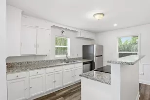 304 W Texas St, Denison, TX 75020 - Photo 7