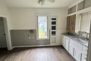 1428 E Garnett St, Gainesville, TX 76240 - Photo 5