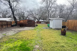 1428 E Garnett St, Gainesville, TX 76240 - Photo 9