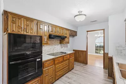 2202 Canyonwood Drive, Arlington, TX 76012 - Photo 9