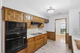 2202 Canyonwood Dr, Arlington, TX 76012 - Photo 9