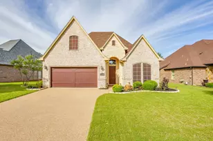2304 Marseilles Ct, Granbury, TX 76048 - Photo 3