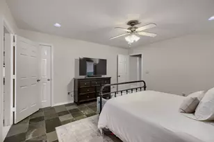 6033 Daven Oaks Dr, Dallas, TX 75248 - Photo 19
