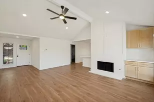 1637 Crosshaven Dr, Lewisville, TX 75077 - Photo 3