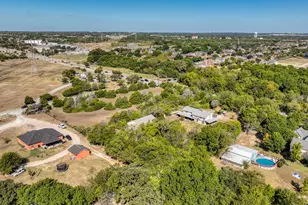 1922 W Pleasant Run Rd, DeSoto, TX 75115 - Photo 3