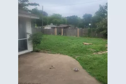 2018 S Center Street, Arlington, TX 76010 - Photo 9