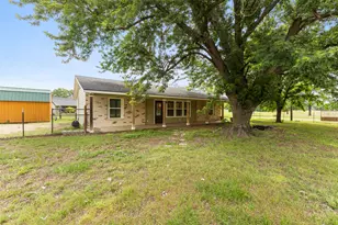 5729 County Rd 402, Grandview, TX 76050 - Photo 3