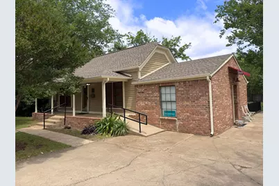 902 W Pearl Street, Granbury, TX 76048 - Photo 1