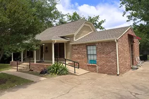 902 W Pearl St, Granbury, TX 76048 - Photo 1