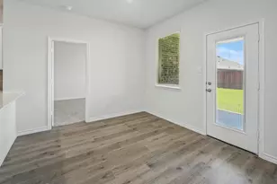 7054 Bison Creek Ln, Garland, TX 75043 - Photo 9