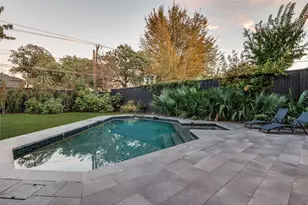 1518 Oak Knoll St, Dallas, TX 75208 - Photo 37