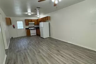 701 Miracle Ln, Cleburne, TX 76033 - Photo 5