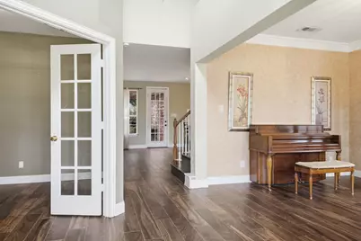 1605 Hawkins Court, Carrollton, TX 75010 - Photo 3