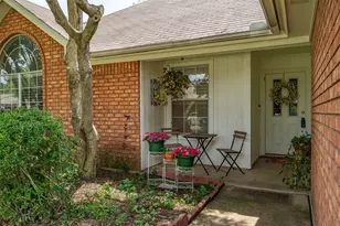 5916 Hillglen Dr, Watauga, TX 76148 - Photo 5
