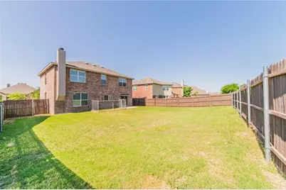 560 Griffith Drive, Saginaw, TX 76179 - Photo 19