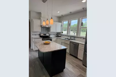 1211 W 6th Street, Lampasas, TX 76550 - Photo 13