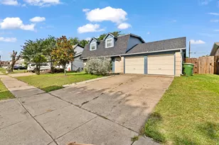 1401 Greentree Ln, Garland, TX 75042 - Photo 3