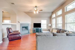 732 Evergreen Ct, Burleson, TX 76028 - Photo 15