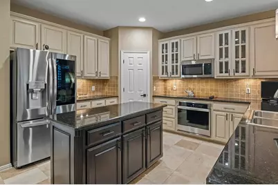 12136 Hawk Creek Drive, Frisco, TX 75033 - Photo 11