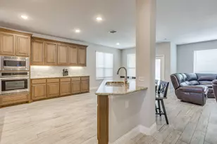1116 Bear Oak Dr, Burleson, TX 76028 - Photo 5