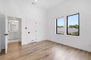 453 W Morphy St, Fort Worth, TX 76104 - Photo 33