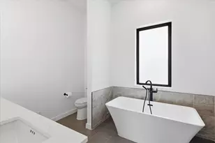 453 W Morphy St, Fort Worth, TX 76104 - Photo 23