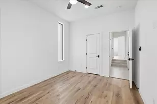 453 W Morphy St, Fort Worth, TX 76104 - Photo 29