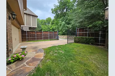 988 Shadyside Lane, Dallas, TX 75223 - Photo 39